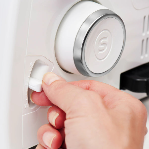 SINGER® SE017 Elite Serger